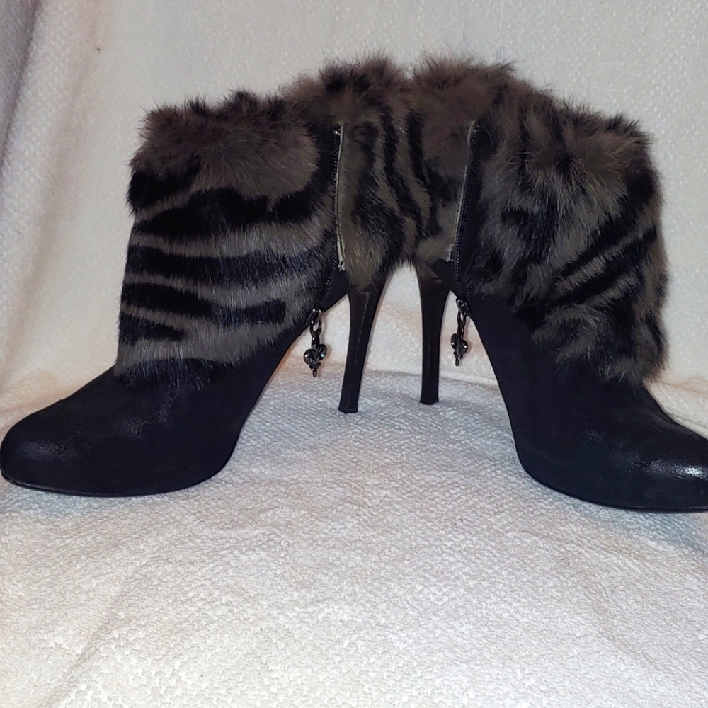 Donald Pliner Ankle Bootie